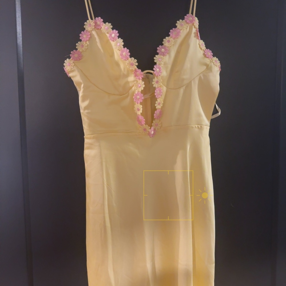 DAISY FRIENDSHIP SATIN MAXI DRESS YELLOW - Picture 8 of 13